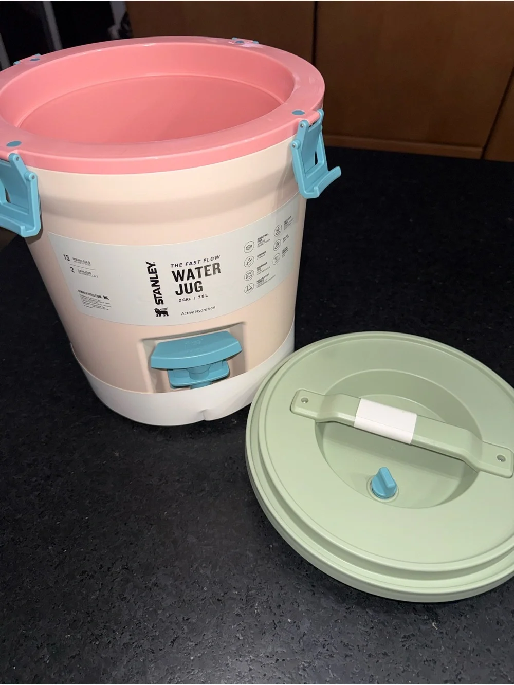 NEW STANLEY ADVENTURE FAST FLOW WATER JUG 2G PASTEL PINK BLUE GREEN NEW WITH TAG - Picture 8 of 16